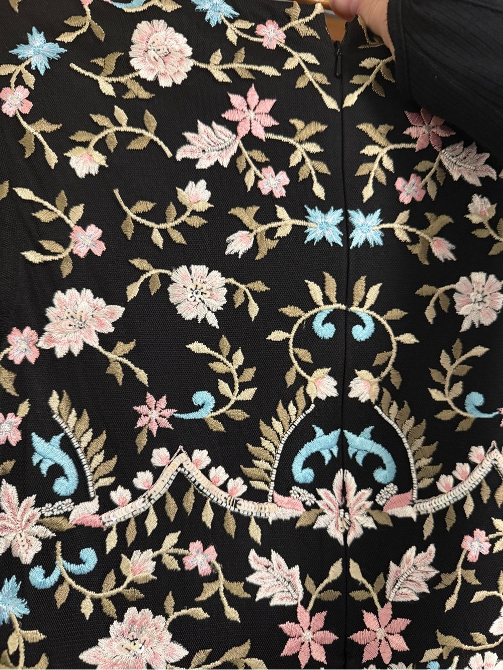 Mac duggal size 4 35111 Black Floral Embroidered Maxi Dress - Picture 7 of 8